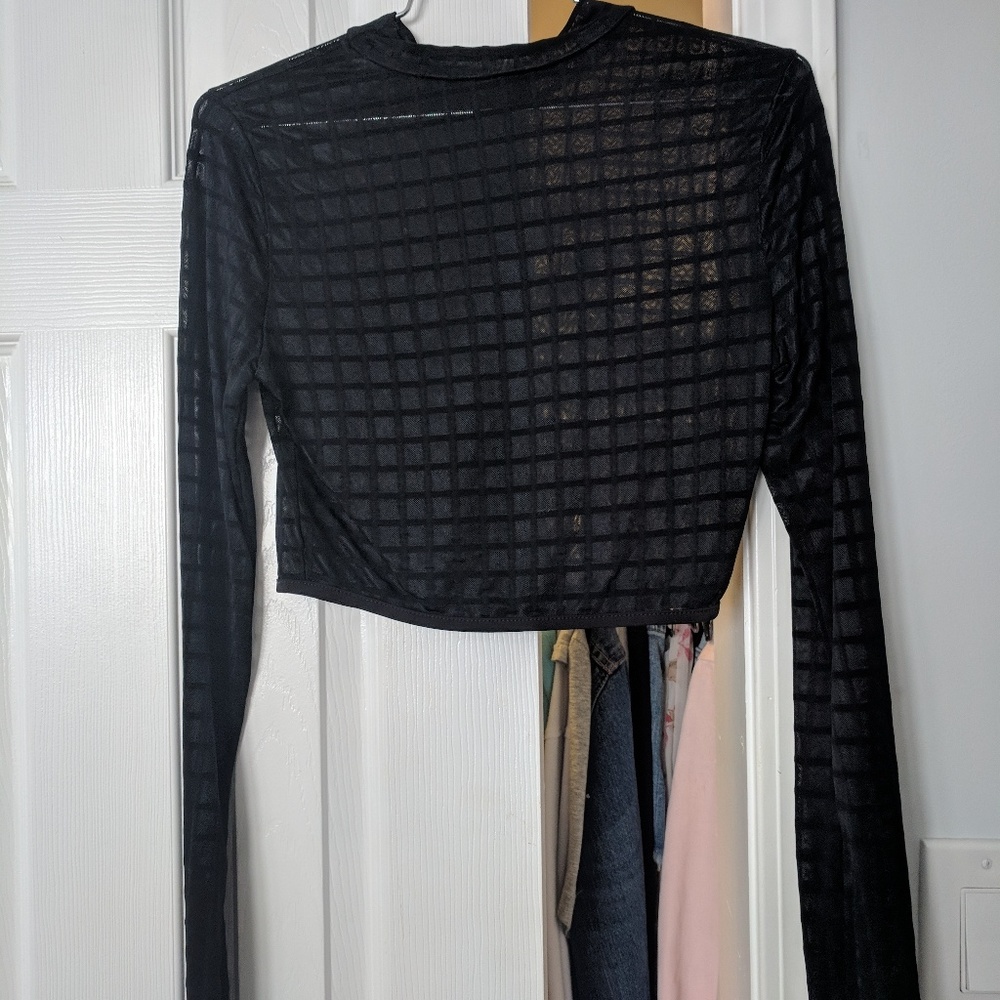 Long sleeve crop top